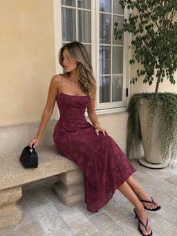 Cider - Textured Floral Women's Backless A-Line Maxi Dress Burgundy