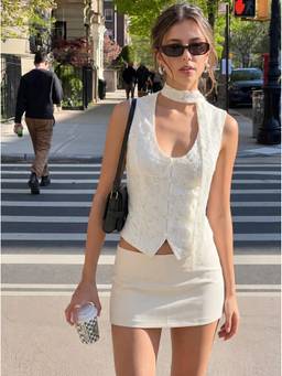 Cider - Lace Floral Women’s Sleeveless U-Neck Crop Top Cream