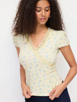 Cider - Floral Lace Trim Women’s Ruched V-Neck Puff Sleeve Top Yellow