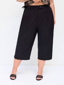 Cider - Curve & Plus Women's Mid-Rise Slim Fit Solid Capris Black