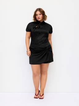 Cider - Twist Women's Mid-Rise Bodycon Mini Skort Black
