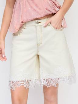 Cider - Women's Mid-Rise Lace Trim Metal Detail Denim Shorts Ecru
