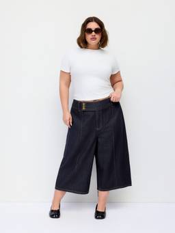 Cider - Washed Denim Women's Mid-Rise Metal Detail Wide Leg Capris Navy Blue