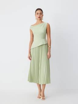 Cider - Pleated Flared Women's Asymmetrical Neck Maxi Dress Green
