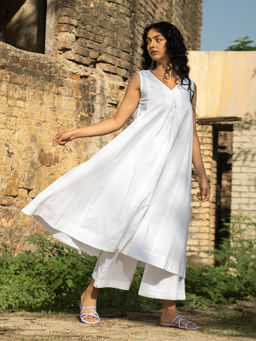 Akiso - White A-line Flared Front Pleated Detail Kurta Paired With Palazzo (Set of 2)