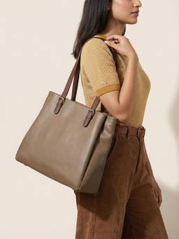 Twenty Dresses by Nykaa Fashion - Multi Compartment Shoulder Bag