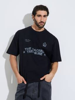 Styli - Men Black Screen Print Oversized Crew Neck T Shirt with Cut and Sew Details