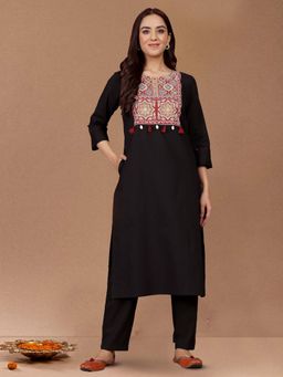 Varanga - Jaipuri Printed Yoke with Tassel and Shell Detailed Straight Kurta