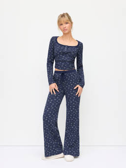 Cider - Waffle Ditsy Floral Women’s U-Neck Crop Top Pant Set Navy Blue