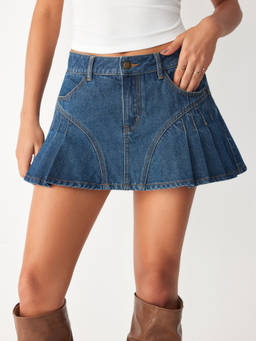 Cider - Washed Women's Pleated Mid-Rise Denim Mini Skort Indigo
