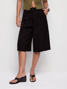Cider - Women's Mid Rise Pleated Wide Leg Bermuda Shorts Black