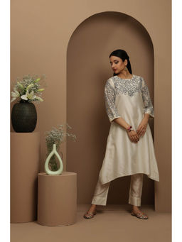 SMRITI GUPTA - Off White Embroidered Kurta
