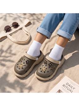Chupps - Women Brown Brat Clogs