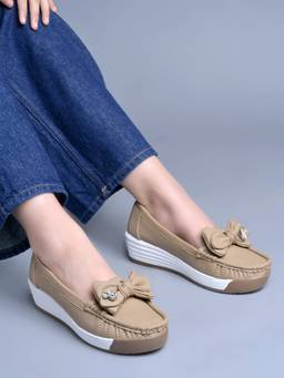 Shoetopia - Women Bow Embellished Wedge Loafers - Beige