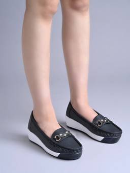 Shoetopia - Women Buckle Accent Wedge Loafers - Black