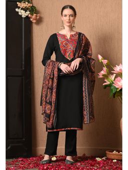 Gahan - Women Embroidered Regular Thread Work Kurta with Pant & Dupatta