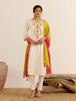 Aarke Ritu Kumar - Cream Embroidered Round Neck Kurta Pant with Dupatta