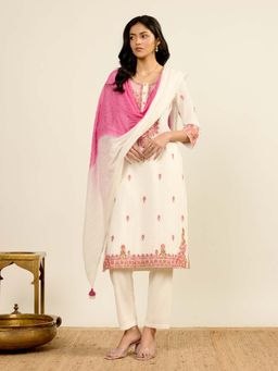 Aarke Ritu Kumar - Off White Embroidered Round Neck Kurta Pant with Dupatta