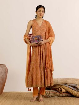 Aarke Ritu Kumar - Rust Floral V-Neck Kurta Pant with Dupatta