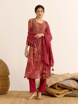 Aarke Ritu Kumar - Multi-Color Floral Round Neck Kurta Pant with Dupatta