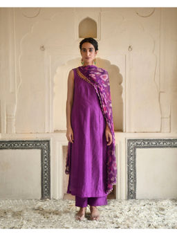 Taro India - Chanderi Grape Wine Kurta and Pant with Dupatta