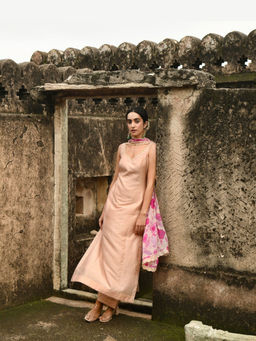 Taro India - Peach Chanderi Sugar Rose Kurta and Pant with Dupatta