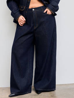 Cider - Denim Mid Rise Solid Straight Leg Jeans Curve & Plus