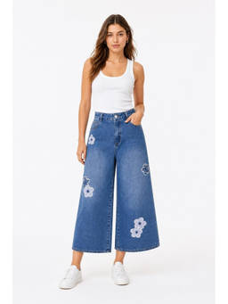 Cider - Denim Mid Rise Floral Appliques Wide Leg Jeans Curve & Plus