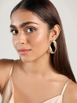 Pipa Bella by Nykaa Fashion - Gold Patterned Statement Stud Earrings