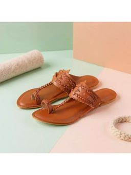 AUZORI - Women Earthy Tan Kolhapuri - Tan