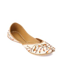 NR by Nidhi Rathi - White Printed Handcrafted Leather Ethnic Juttis