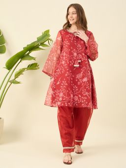 Aritri - Red Floral Printed Bell Sleeves A-Line Kurta With Pant