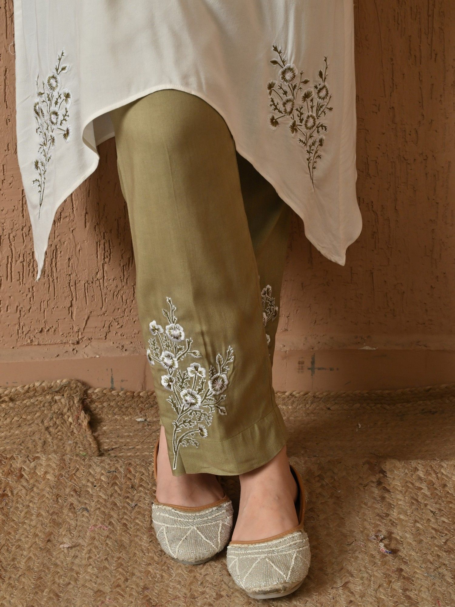 Rubisha Embroidered Rayon Kurta with Pant