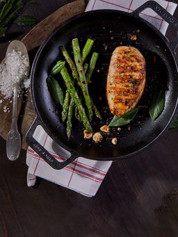 Victoria - Cast Iron Square Grill Pan With Double Loop Handles, Made In Colombia, 10 Inches