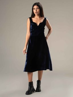 Urban Sundari - Women Blue Velvet Sleeveless Plain Midi Dress