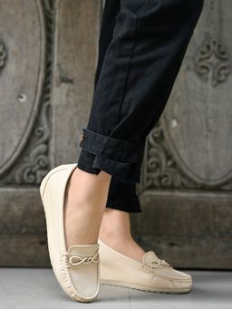Shoetopia - Smart Casual Buckle Detailed Cream Loafers For Girls