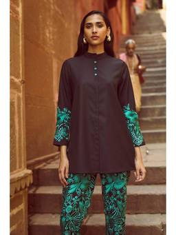 dash and dot - Black Gara Stitch Cuff Shirt