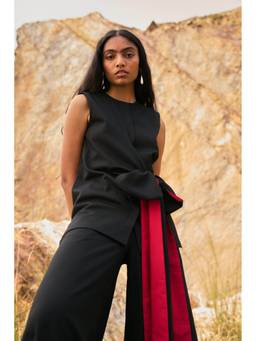 dash and dot - Black Front Tie Sleeveless Shirt