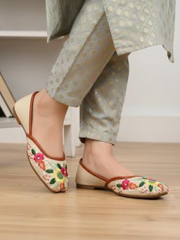 VYSTIQ - Women Cream Elegant Embroidered Ethnic Juttis