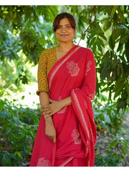 Chidiyaa - Umt Walking Barefoot Pink Hand Block Cotton Saree with Unstitched Blouse
