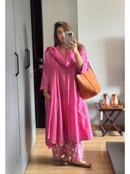 The Indian Ethnic Co. - Kusha Pink Solid Slub Cotton Jhabbha Kali Kurta