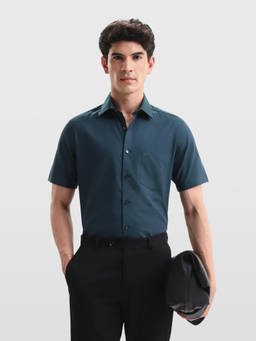 Arrow - Men Navy Blue Solid Liberty Classic Regular Fit Shirt