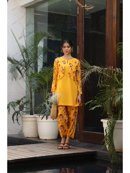 House of Surkh - Saffron Yellow Printed Jacket With Kurta And Pant (Set of 3)