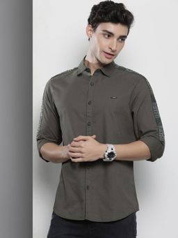 The Indian Garage Co - Men's Slim Fit Sleeve Tape Cutaway Collar Street Wear Shirt