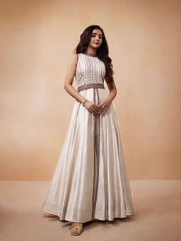 Almaari By Pooja - Silk Ivory Kurta with Pant (Set of 2)