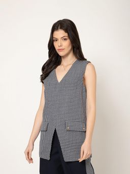 B77 - Lili Vest Merino Wool A Modern Take On Cozy Chic