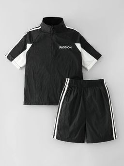Hopscotch - Colorblock High Neck T-Shirt With Shorts