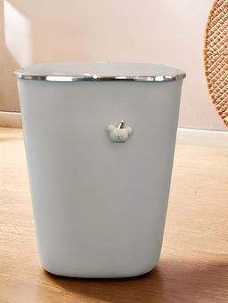 DecorTwist - Plastic Dustbin with Lid For Home