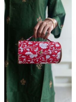 Lukka Chuppi - Crimson Night Round Clutch - Changeable Sleeve
