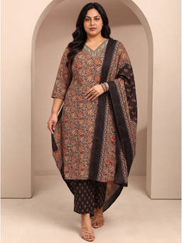 Extra love by Libas - Black Floral Printed Kurta with Pant and Dupatta